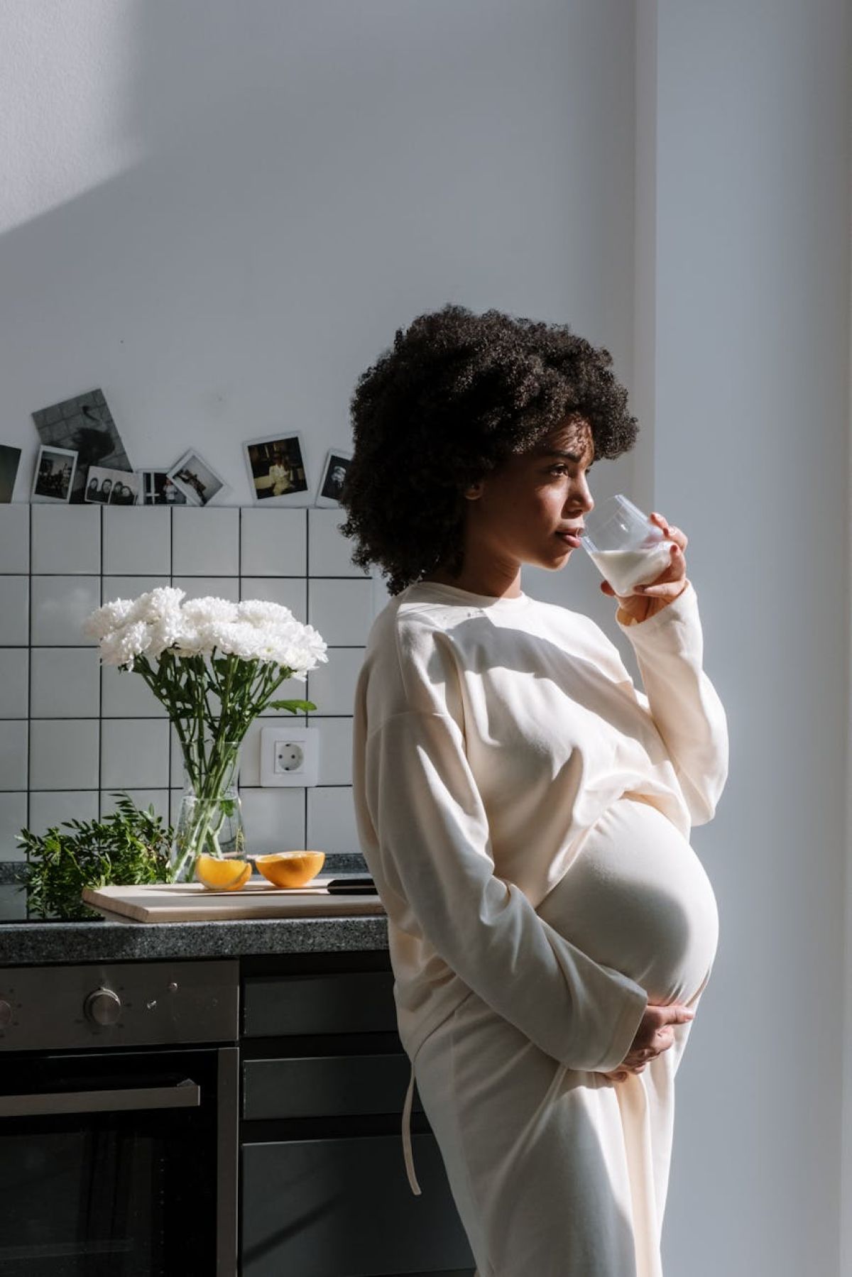 pregnant woman drinking milk
